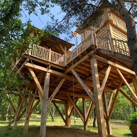 Chateau Dans Les Arbres Avec Privatif- Messilhac Кемпинг