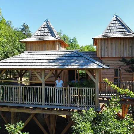 Кемпинг Chateau Dans Les Arbres Avec Privatif- Messilhac *