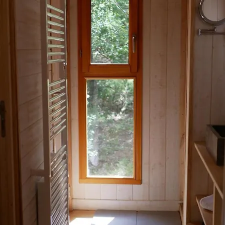 Chateau Dans Les Arbres Avec Privatif- Messilhac * Vieille-Brioude
