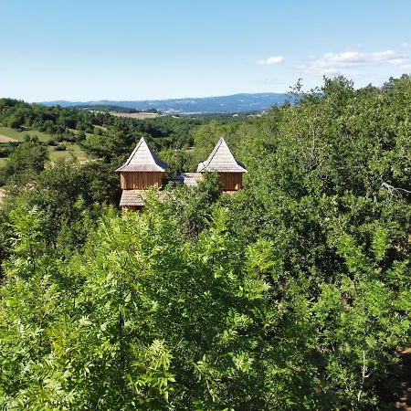 Chateau Dans Les Arbres Avec Privatif- Messilhac Vieille-Brioude